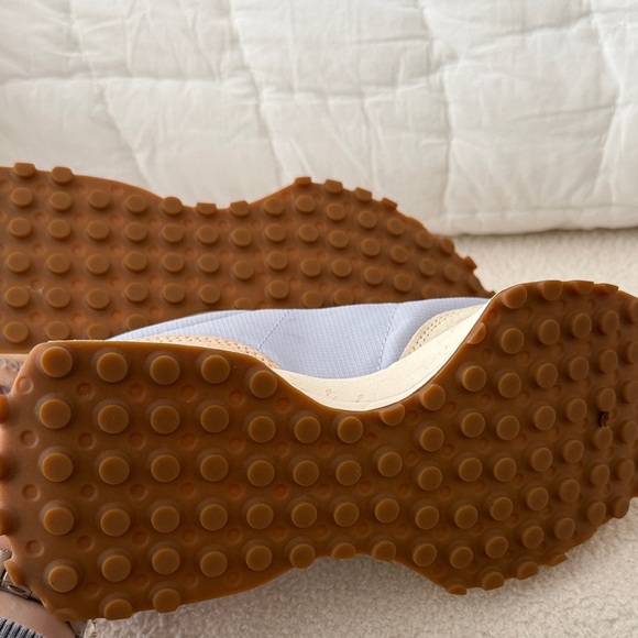 New Balance 327 size 9.5 Multi-Color Sneakers - Picture 3 of 4